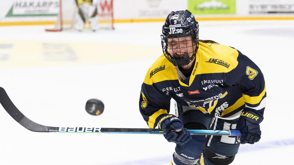 Jenna Raunio var en av målskyttarna när HV71 spelade sin första träningsmatch för säsongen borta mot Göteborgs HC.