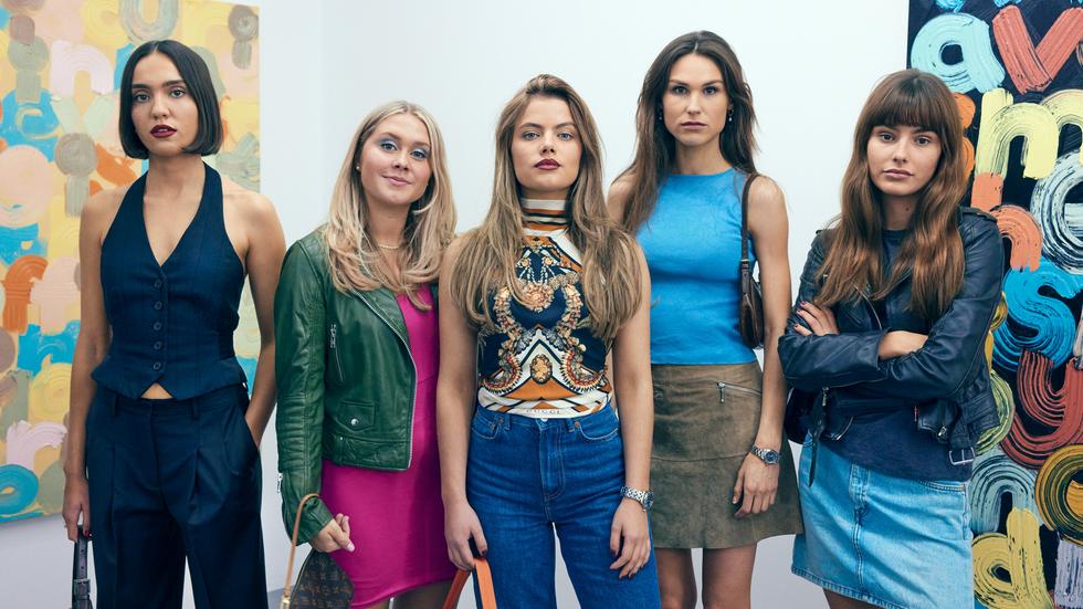 Sarah Gustafsson, Tea Stjärne, Alva Bratt, Tindra Monsen och Sandra Zubovic spelar huvudrollerna i Netflix nya svenska serie "Barracuda queens".