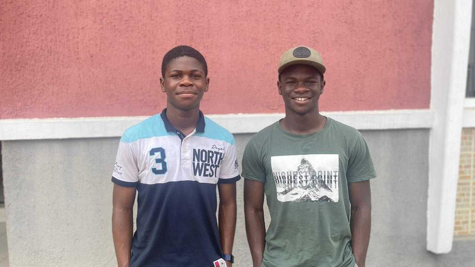Bröderna Emmanuel och Victor Akande tvingades lämna skola, vänner och fotbollen respektive friidrotten i Sverige när de inte fick förlängt uppehållstillstånd. 