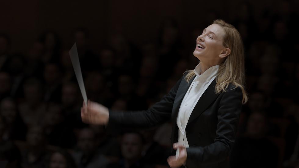 Cate Blanchett har hyllats för sin gestaltning av den kompromisslösa dirigenten Lydia Tár. Den 3 mars får filmen Sverigepremiär. Pressbild.