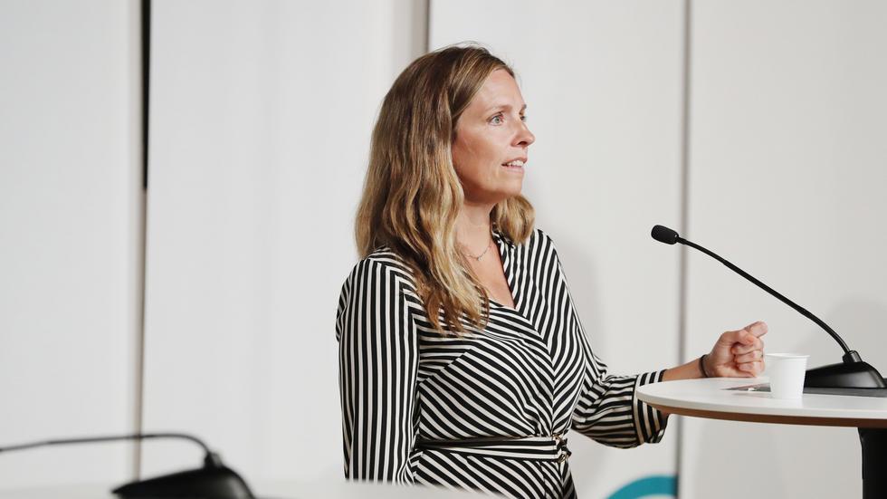 Sara Byfors, enhetschef, Folkhälsomyndigheten under torsdagens myndighetsgemensamma pressträff om coronapandemiläget. Foto: Christine Olsson / TT