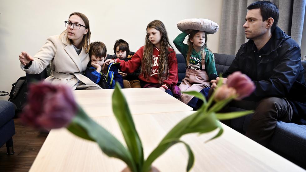 Mamma Olga Rogatjevskich och pappa Aleksei Markov flydde med sina fem barn av rädslan att Aleksei skulle skickas till kriget i Ukraina.