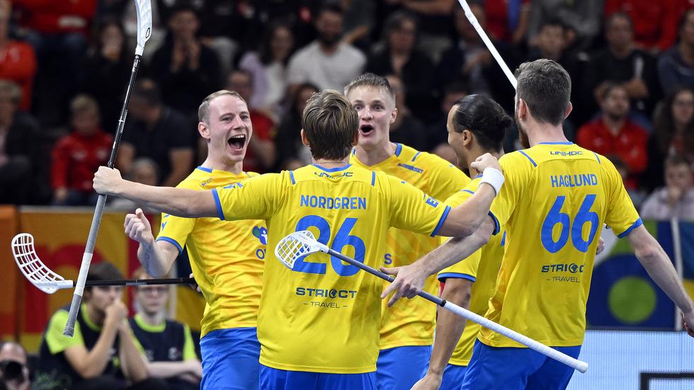 Sverige är världsmästare i innebandy efter 9–3 mot Tjeckien i finalen. Foto: Walter Bieri/Keystone via AP/TT