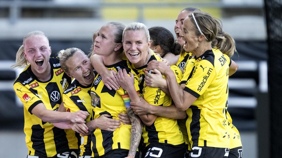 Filippa Curmark och hennes lagkamrater firar efter 1–0-målet mot Kristianstad.