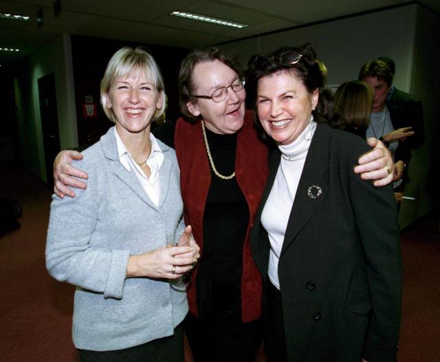 Bryssel 1999. Marit Paulsen tillsammans med kommissionär Margot Wallström och europaparlamentariker  Charlotte Cederschiöld (M) i Bryssel. 