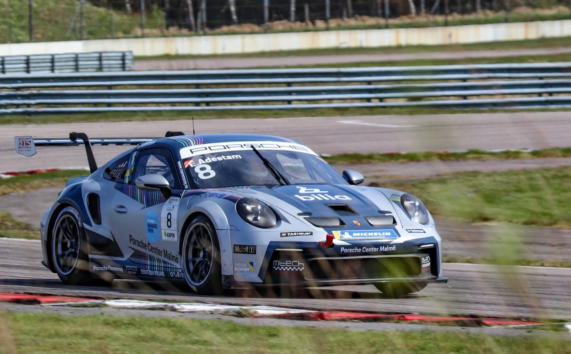 Full fart i nya bilen, en Porsche 911 GT3, för Elias Adestam.
