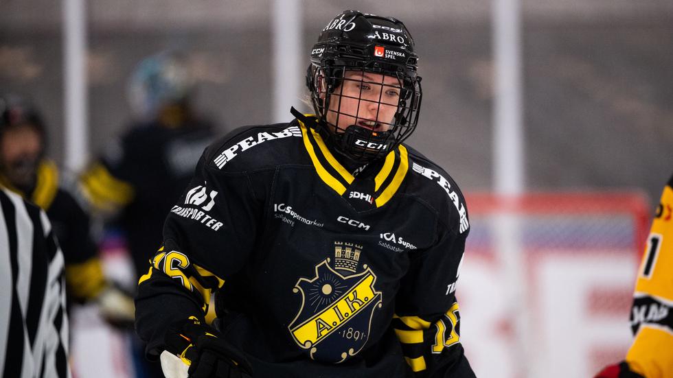 Forwarden Amanda Andersson ansluter till HV71 från AIK.