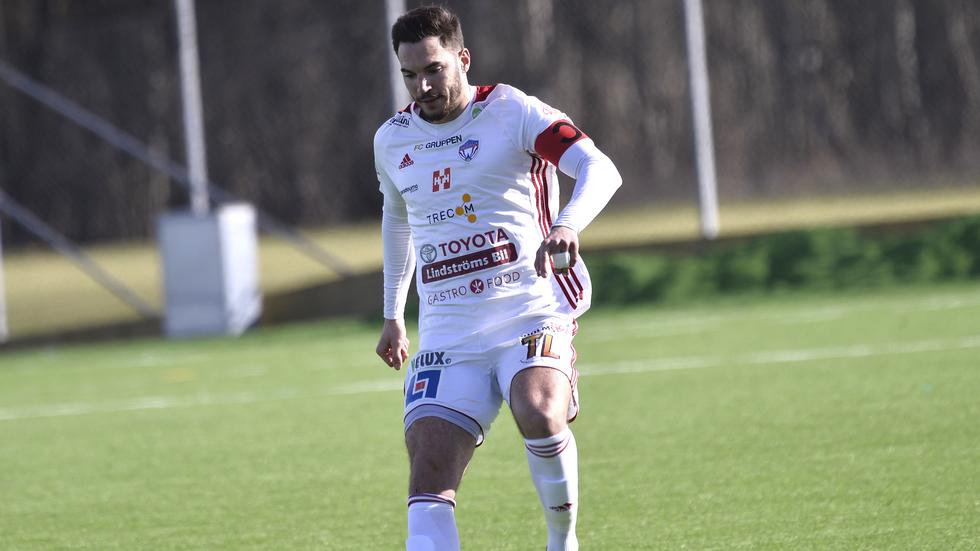 Benjamin Omerovic blev poängräddare när hans Assyriska spelade 2–2 borta mot Utsikten.