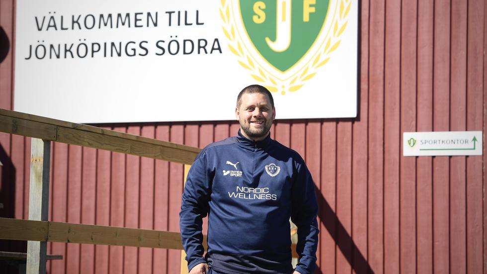 Simon Meijer, 31, spelade i J-Södra fram tills året han fyllde 19. Sedan dess har han bland annat varit scout åt föreningens a-lag innan han i januari tog över som akademichef.