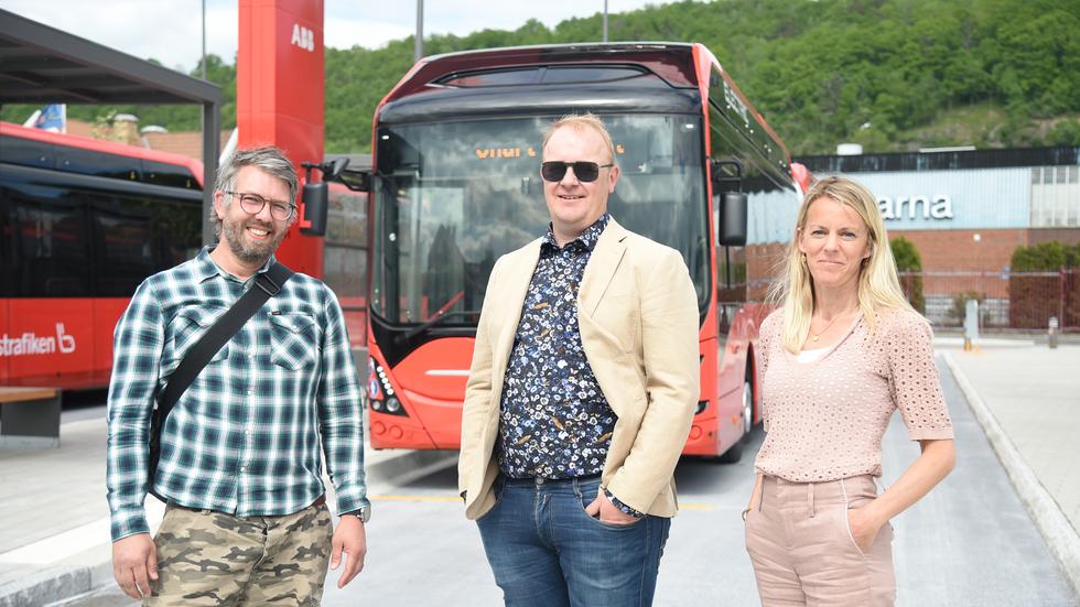 Johan Lindh och Charles Tholin från JLT samt Emma Svärd från Jönköpings kommun är spända inför 14 juni, då bussterminalen på Viktoriaplan kommer att öppna i samband med att nya stomlinje 4 lanseras.