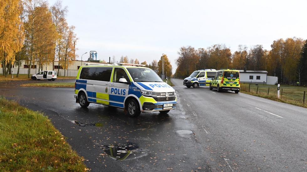 Polisen spärrade på måndagen av ett område i Skillingaryd efter att man hittat ett misstänkt farligt föremål i en bil vid en kontroll natten till måndagen.