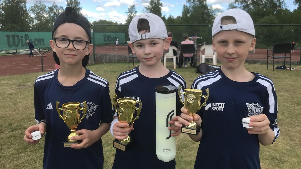 Pokalvinnare i yngsta pojkklassen: Philip Karlsson, Aston Nordqvist och Milo Andersson.