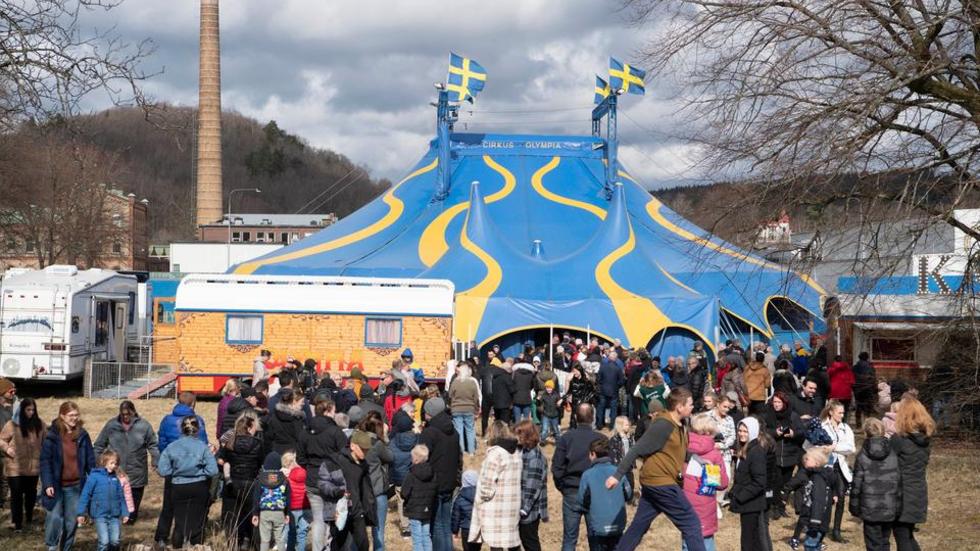 Cirkus Olympia har fått avslag på sin begäran att slå upp sitt tält i Jönköping eller Huskvarna. Nu kan kommunens nej bli en domstolsfråga. 