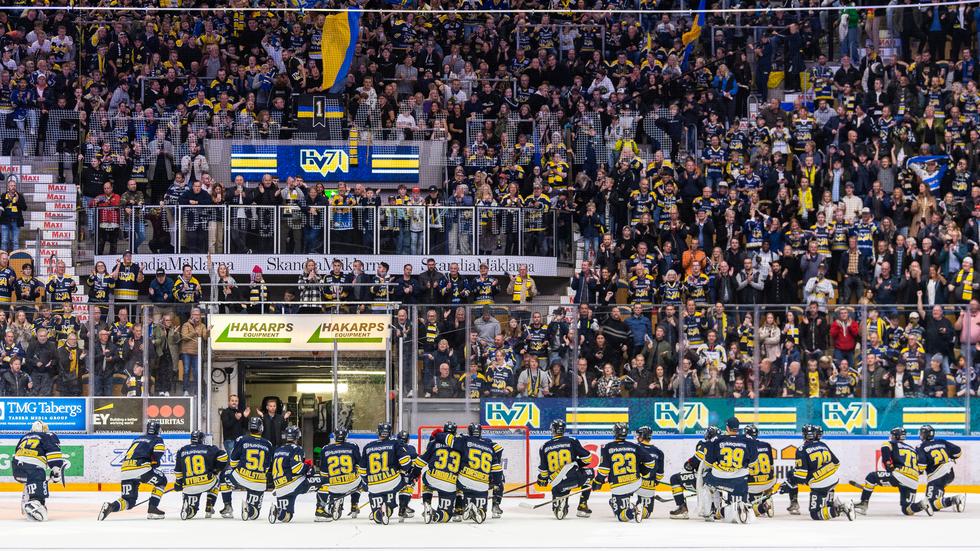 I snitt har 5 157 åskådare besökt HV71:s hemmamatcher i hockeyallsvenskan så här långt. På lördagen hyllas det första HV-laget med anledning av att HV71 i år fyller 50 år.