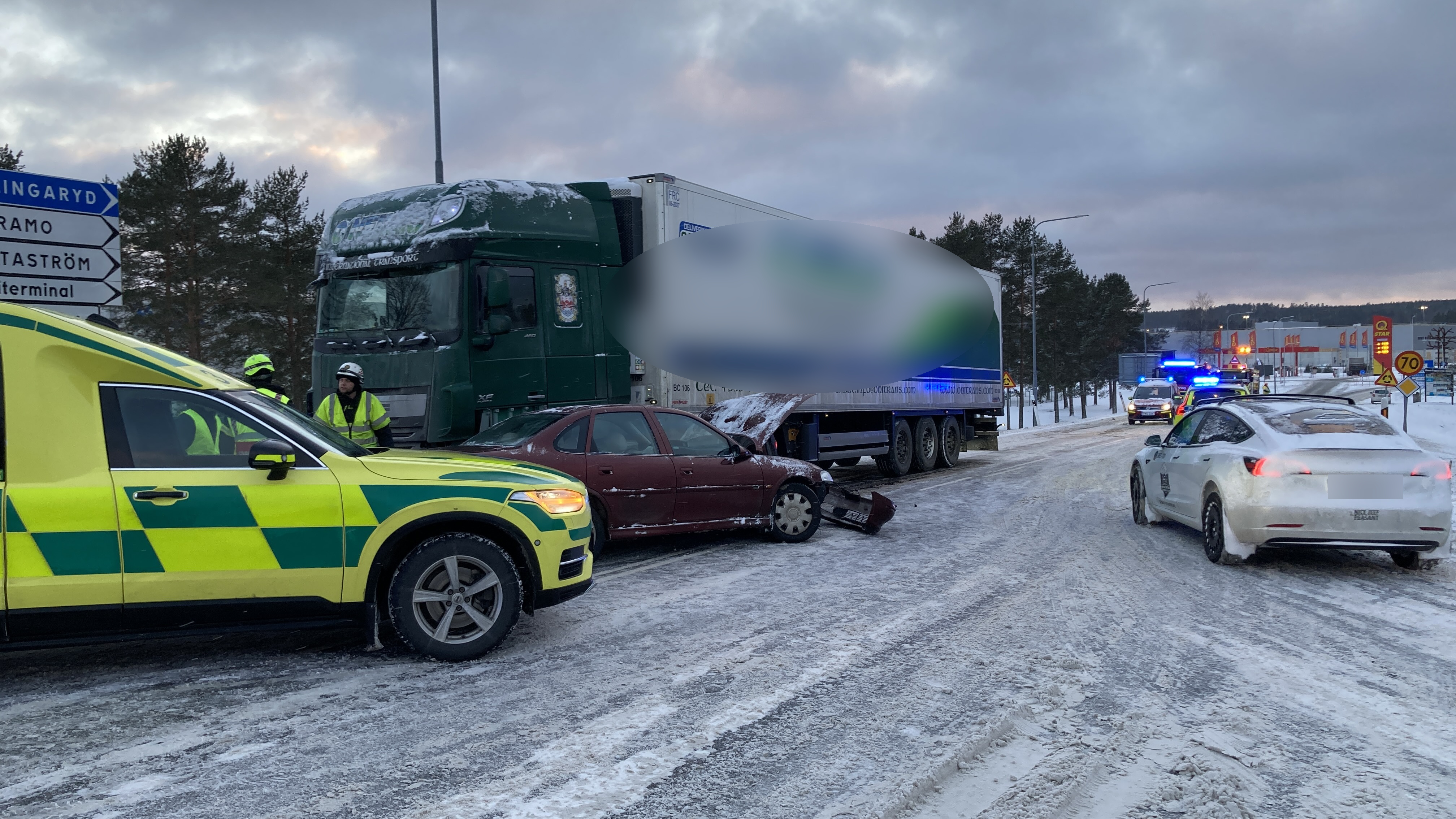 Flera Olyckor På E4 • Lastbil över På Fel Sida ”väldigt Halt” Jönköpings Posten