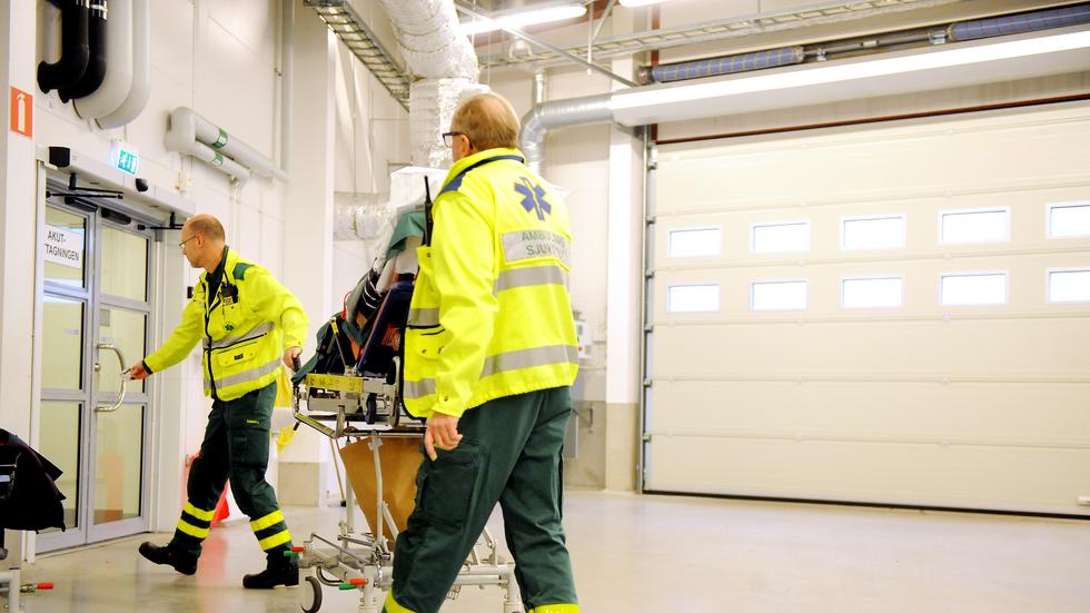 En ambulans lovades till Mullsjö – men i verkligheten står den placerad i Jönköping. Det menar Henrik Johansson, ordförande i Ambulansförbundet.
