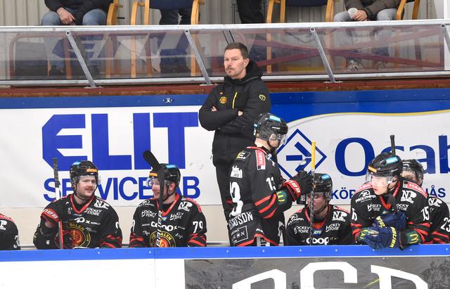 HC Dalen-coachen Pelle Gustafsson kunde glädjas åt tre poäng i allettanpremiären.