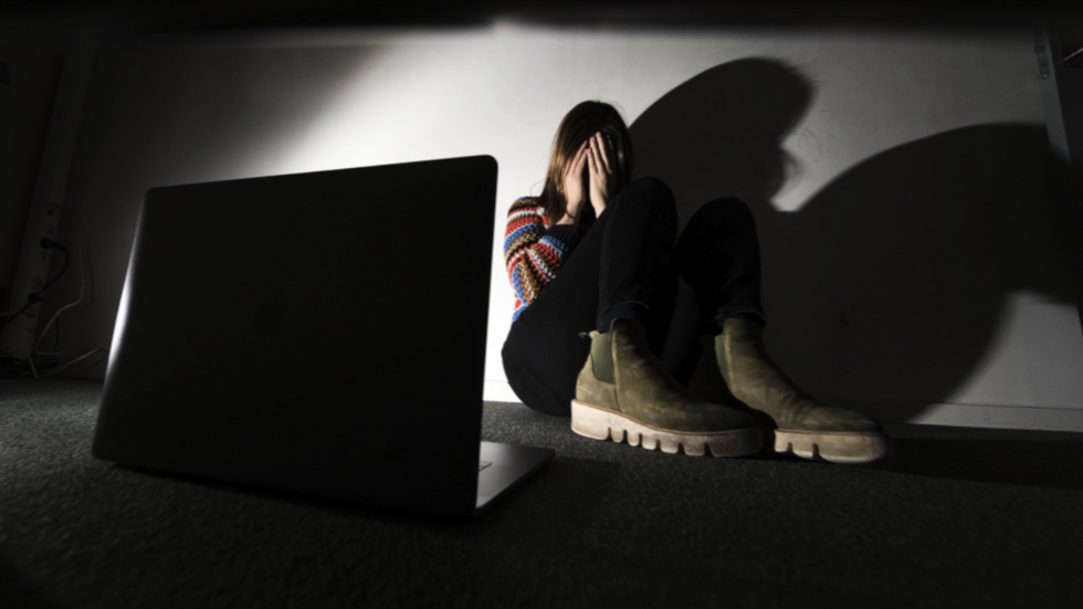 Under sommaren tillbringar en del barn mer tid på nätet, och som förälder kan det vara läge att prata med dem om internetrelaterade sexuella övergrepp. Arkivbild. FOTO: Gorm Kallestad/NTB/TT