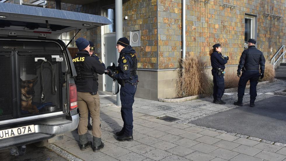 I Jönköping har fyra skottlossningar och en sprängning inträffat under de senaste tio månaderna. Polisen har inte kunnat binda någon gärningsman till något av brotten.