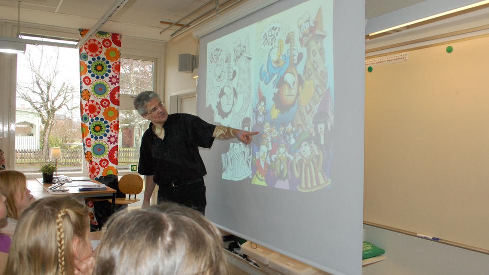 Besök av norsk seritecknare i Hjortsjöskolans mellanstadium.