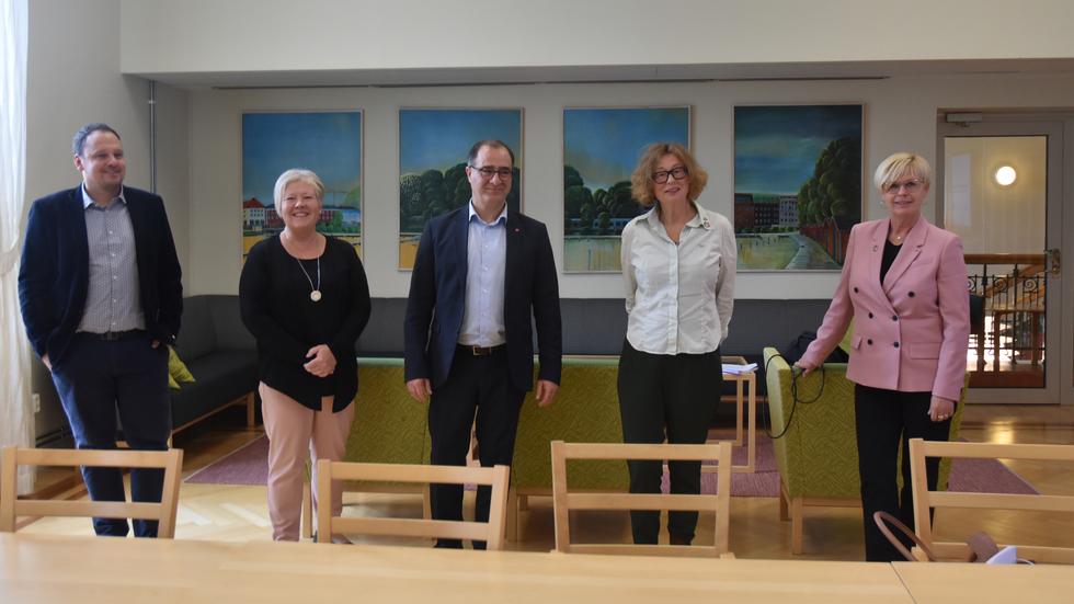 David Gerson (L), Mona Forsberg (S), Ilan De Basso (S), Margareta Sylvan (MP) och Ann-Marie Nilsson (C) presentade sin budget under tisdagen. 