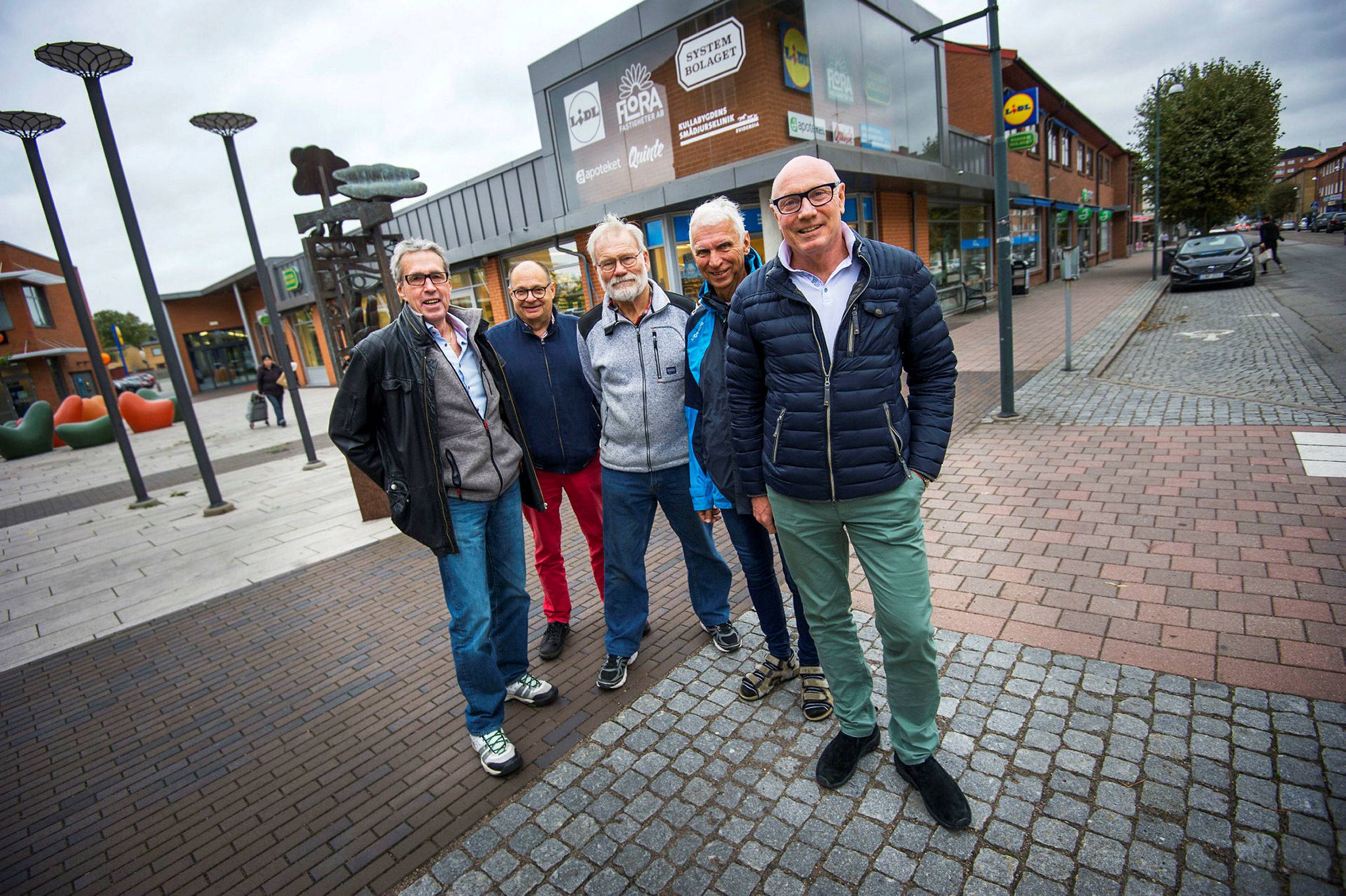 Göran Larsson, Peter Olsson, Niels Rigmose, Torbjörn Gerward och Per Lundgren från Skånes film- och videoklubb har gjort en dokumentärfilm om Arnbergs korsettfabrik och dess grundare Olof Arnberg. 