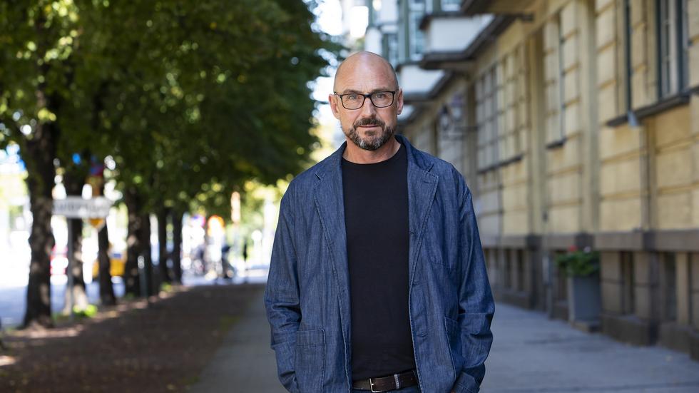 Jonas Nyrén (född 1968) är journalist på Sydsvenskan. Han har granskat Timeless sedan 2018.