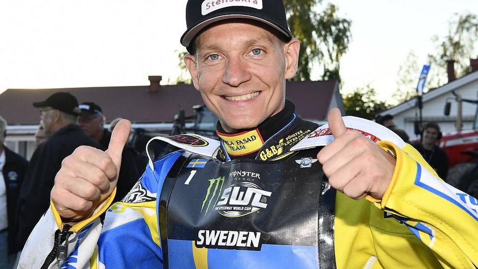 Fredrik Lindgren njuter av att Sverige vunnit lag–VM-semifinalen i Västervik.