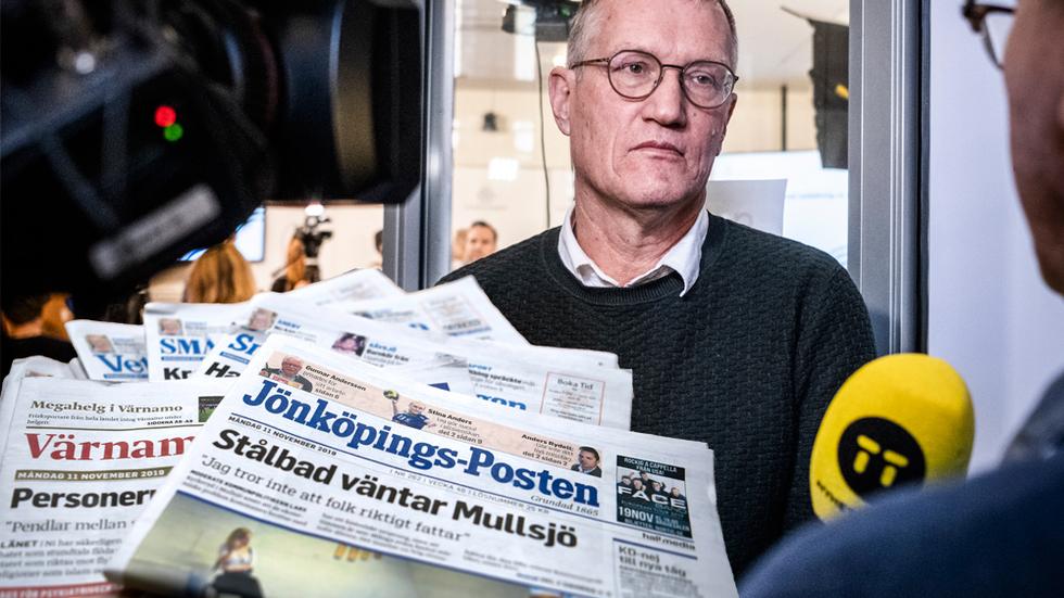 Statsepidemiologen Anders Tegnell och Folkhälsomyndigheten håller frekvent presskonferenser för att berätta om senaste nytt om coronaläget. En mer positiv vinklad mediarapportering om pandemin på slutet har gjort Länsstyrelsen i Jönköping oroliga. FOTO: TT / Montage. 