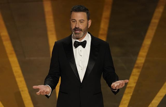 Jimmy Kimmel skämtade om fjolårets skandal.