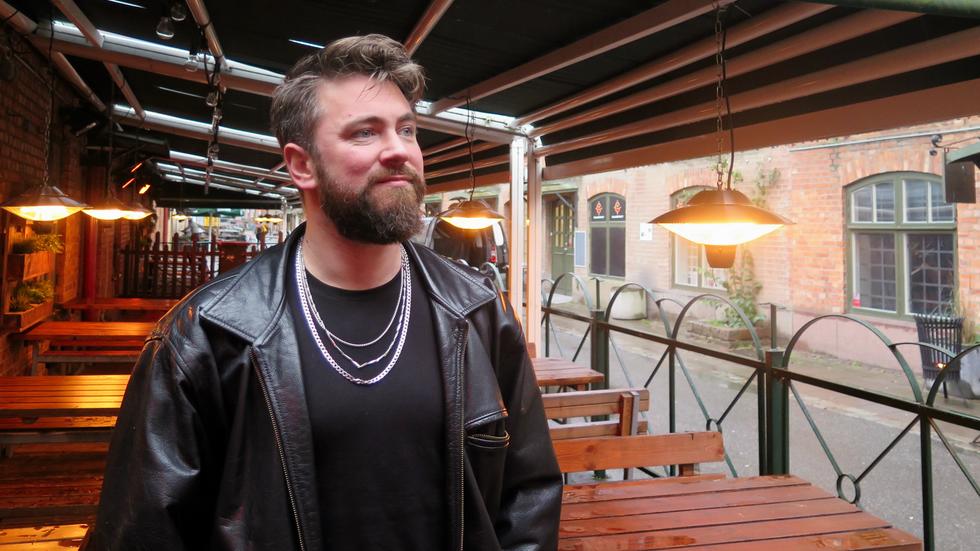 Eric Sporrong möter upp utanför Bongo Bar på Tändsticksområdet för att dela sin historia.