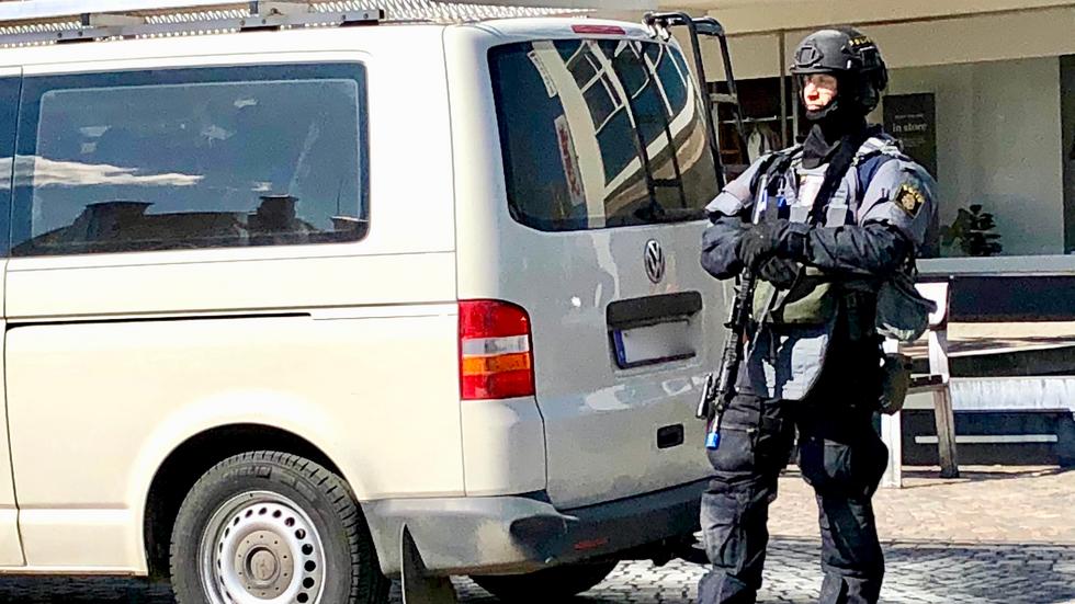 Den här civila polisbilen är en Volkswagen som precis är nybesiktigad. Registreringsnumret har tidningen ”maskat” men bilen har upprepade tillfällen besiktigats i Norrköping och nyttjas troligen av Norrköpingspolisen. 