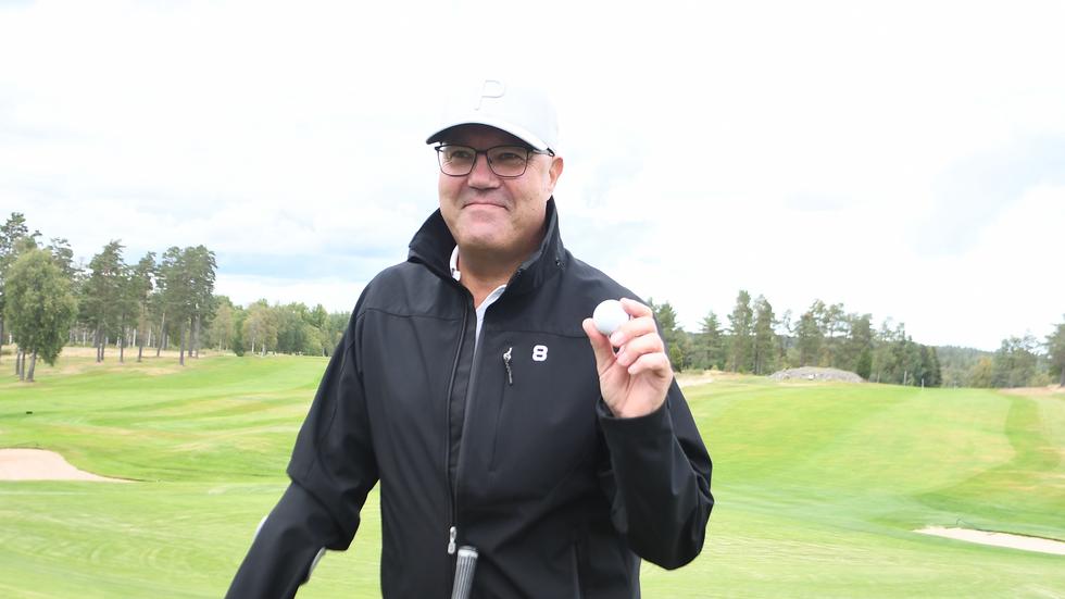 Nässjöbon Kimmo Partti gjorde nyligen sin femte hole-in-one, trots att han inte kan ta sig runt golfbanan utan hjälpmedel.