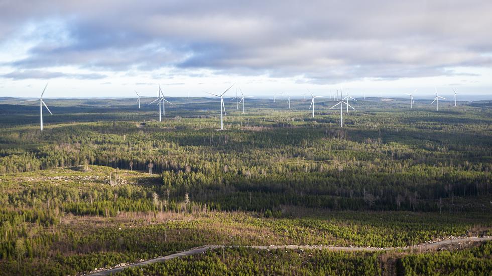 Vindkraftparken Valhalla (bilden) har 85 verk och breder ut sig över Tönsen, Lingbo och Åmot. Ansökan om vindkraftverken vid Lyckås omfattar bara 14 vindsnurror. 