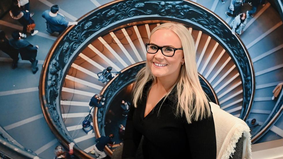 I Recruitment Awards nomineringstext för Linnea Broman, rekryterare och chef inom Poolia i Jönköping, nämns bland annat att hon har bidragit till att öka kontorets omsättning med 300 procent på två år.