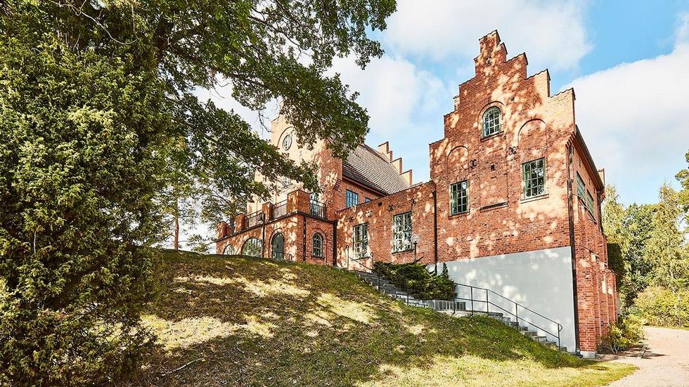 Stjärneborgs slott är till salu igen. Bilderna är från fastighetsmäklare HusmanHagberg.