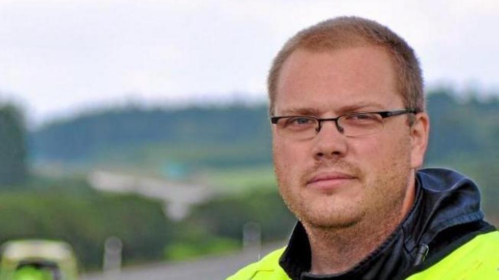 David Högberg, ställföreträdande räddningschef i Vaggeryds kommun, uppmanar alla att lära sig hjärt- och lungräddning.