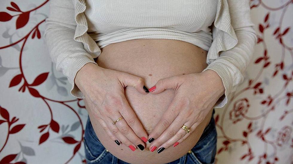 Andelen mammor som drabbas av allvarliga brister vid förlossning varierar stort i landet. Arkivbild.