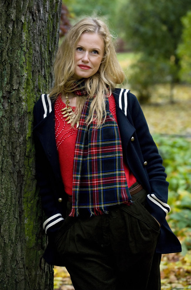 Sara Alström blev rikskändis i och med rollen som redardottern Lina Dahlén i tv-serien Rederiet. 