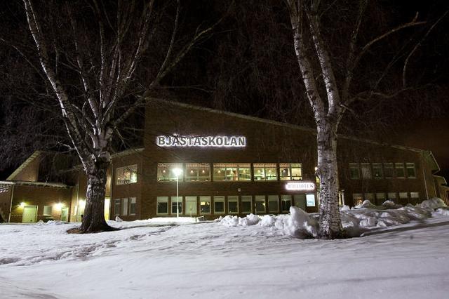 Efter den omskrivna våldtäkten på Bjästaskolan har två anställda på skolan sjukskrivit sig.