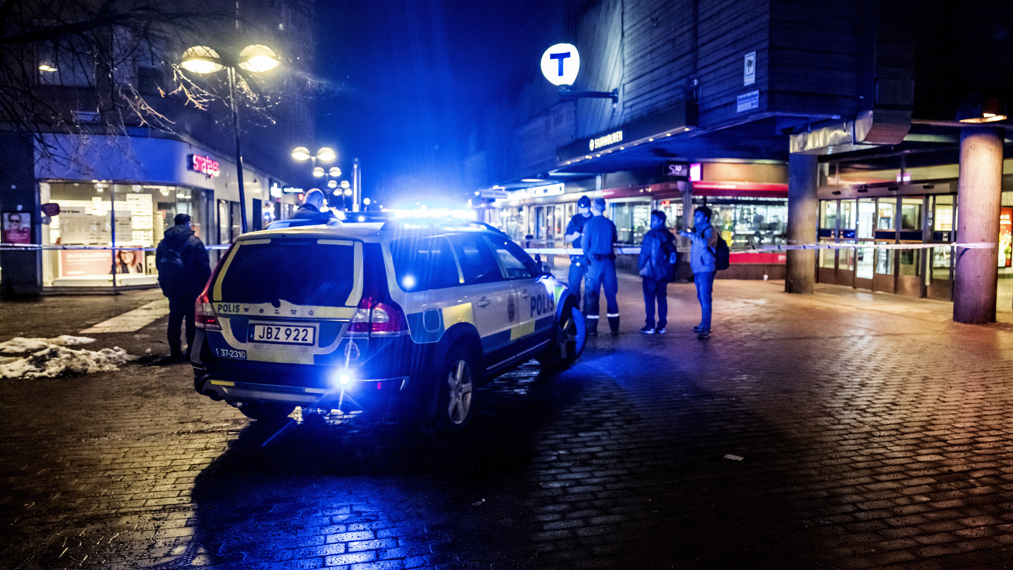 Man Skjuten Med Flera Skott I Skärholmens Centrum - DN.se