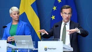 Äldre- och socialförsäkringsminister Anna Tenje (M) och statsminister Ulf Kristersson (M) under torsdagens pressträff.