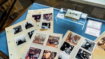 Kassetten med Lennonlåten och en rad foton gick under klubban i Köpenhamn.