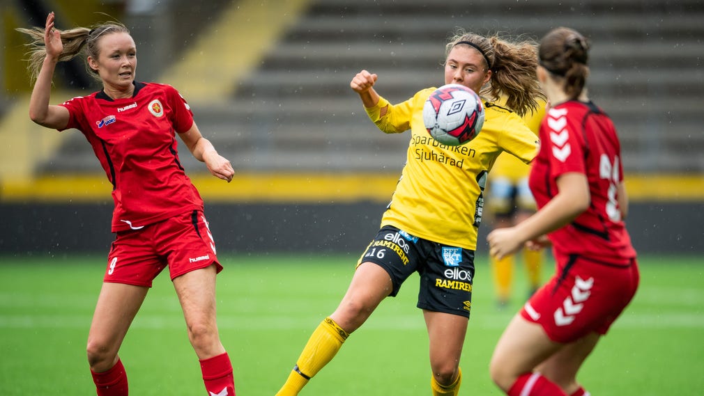 Match mellan Elfsborg och och Rävlanda/Bollebygd/Hestrafors i division 4 – en typ av match som från och med årsskiftet blir förbjudet att spela på.