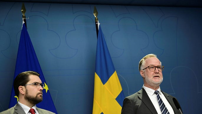 SD-ledaren Jimmie Åkesson och Liberalernas partiledare Johan Pehrson på en gemensam presskonferens i december 2022.