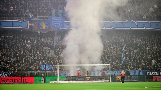 Derbyt mellan Hammarby och Djurgården ställdes in och spelades över dagen efter.