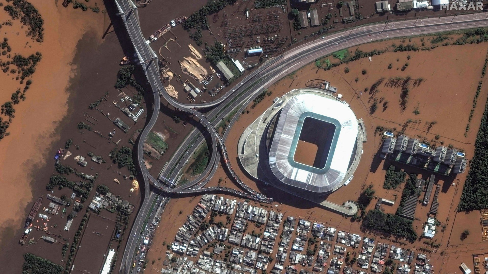 Området runt fotbollslaget Gremios arena i Porto Alegre ligger till stora delar under vatten.