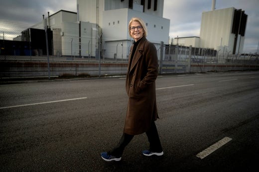 Elisabeth Svantesson under ett besök på kärnkraftverket Forsmark i mars 2023.