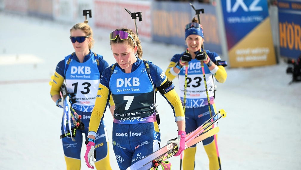 Det blev inga svenska medaljer på damsidan på söndagen. Därmed får Elvira Öberg (längst fram) fortsätta att vänta på första individuella fullträffen i ett VM.