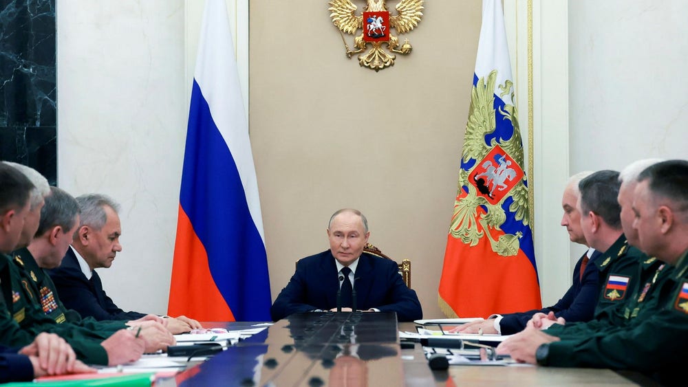 Putin rensar ut: ”Lär bli fullt av generaler i fängelserna”